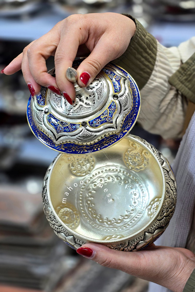 شکلاتخوری سه پایه کوچک قلمزنی مینیاتور تذهیب
