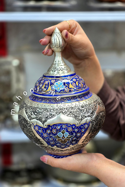 شکلاتخوری سیبی بزرگ قلمزنی مینیاتور تذهیب